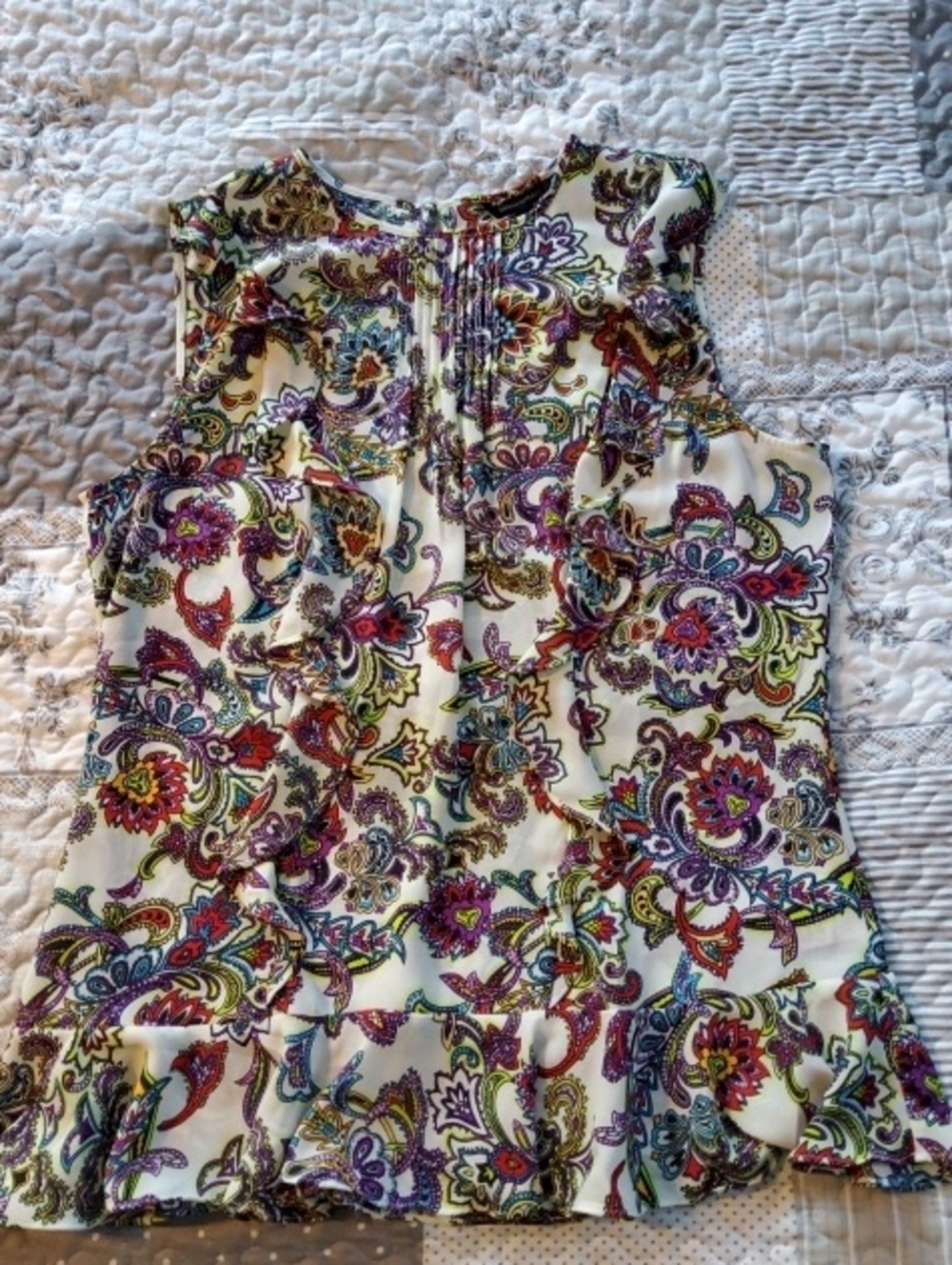 Banana Republic Cream Paisley Pintuck Ruffle-Trim Sleeveless Top Large